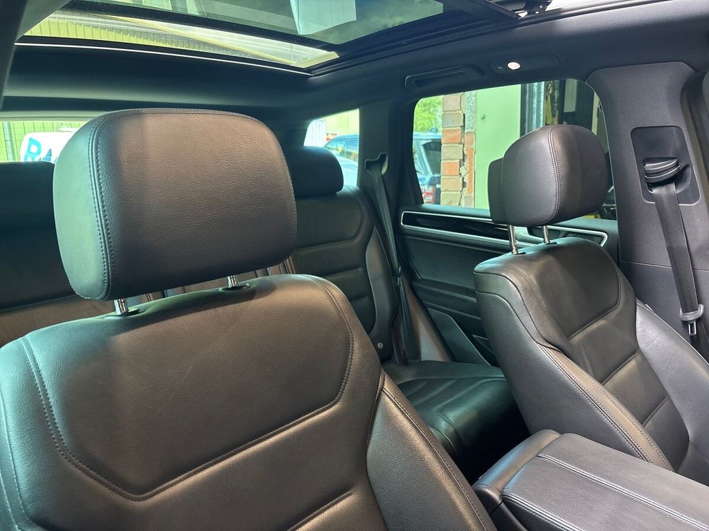 USED 2017 17 VOLKSWAGEN TOUAREG 3.0 TDI V6 BlueMotion Tech R-Line Plus SUV 5dr Diesel Tiptronic 4WD Euro 6 (s/s) (262 ps) PANORAMIC ROOF|HEATED S WHEEL