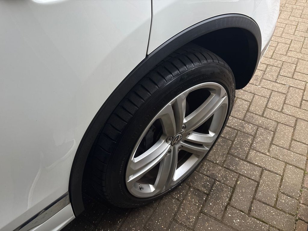 USED 2017 17 VOLKSWAGEN TOUAREG 3.0 TDI V6 BlueMotion Tech R-Line Plus SUV 5dr Diesel Tiptronic 4WD Euro 6 (s/s) (262 ps) PANORAMIC ROOF|HEATED S WHEEL
