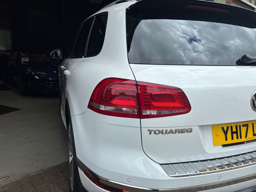 USED 2017 17 VOLKSWAGEN TOUAREG 3.0 TDI V6 BlueMotion Tech R-Line Plus SUV 5dr Diesel Tiptronic 4WD Euro 6 (s/s) (262 ps) PANORAMIC ROOF|HEATED S WHEEL