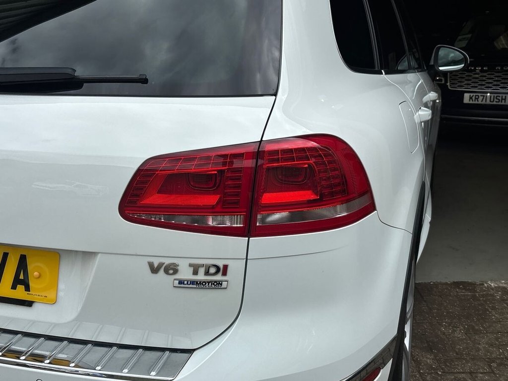 USED 2017 17 VOLKSWAGEN TOUAREG 3.0 TDI V6 BlueMotion Tech R-Line Plus SUV 5dr Diesel Tiptronic 4WD Euro 6 (s/s) (262 ps) PANORAMIC ROOF|HEATED S WHEEL