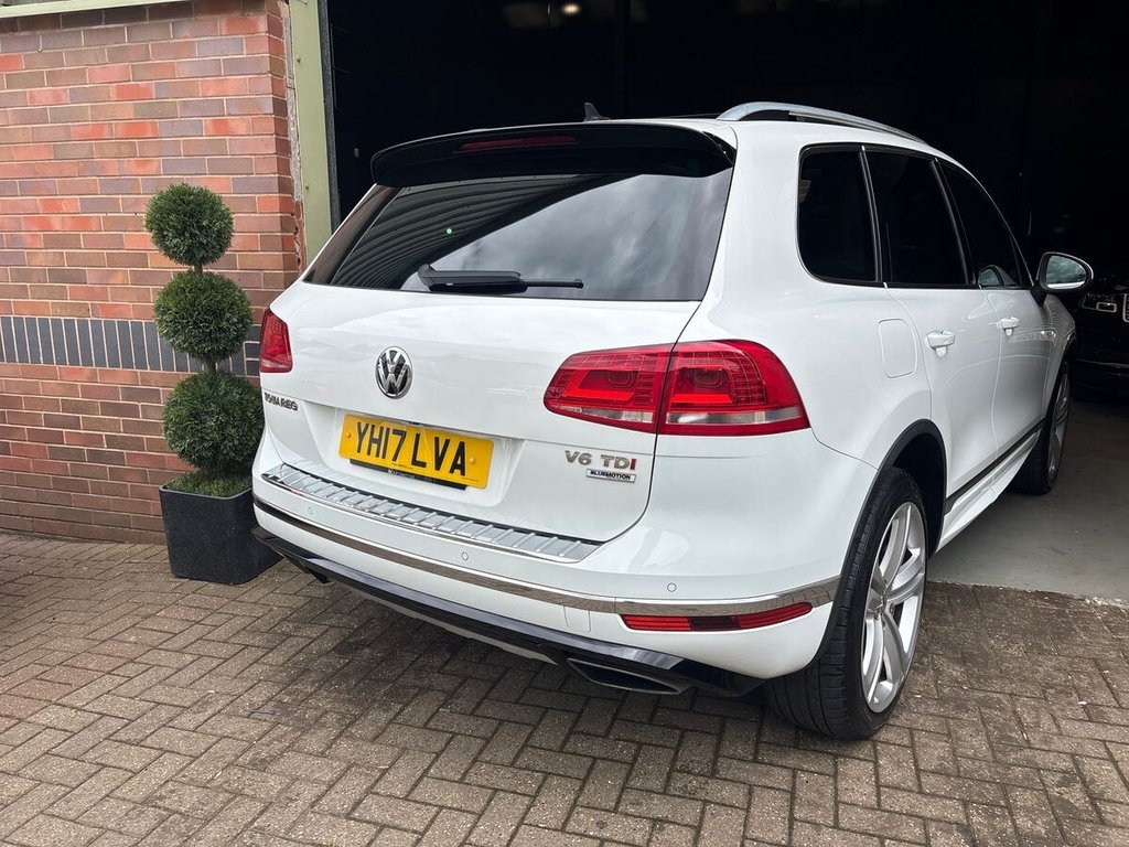 USED 2017 17 VOLKSWAGEN TOUAREG 3.0 TDI V6 BlueMotion Tech R-Line Plus SUV 5dr Diesel Tiptronic 4WD Euro 6 (s/s) (262 ps) PANORAMIC ROOF|HEATED S WHEEL
