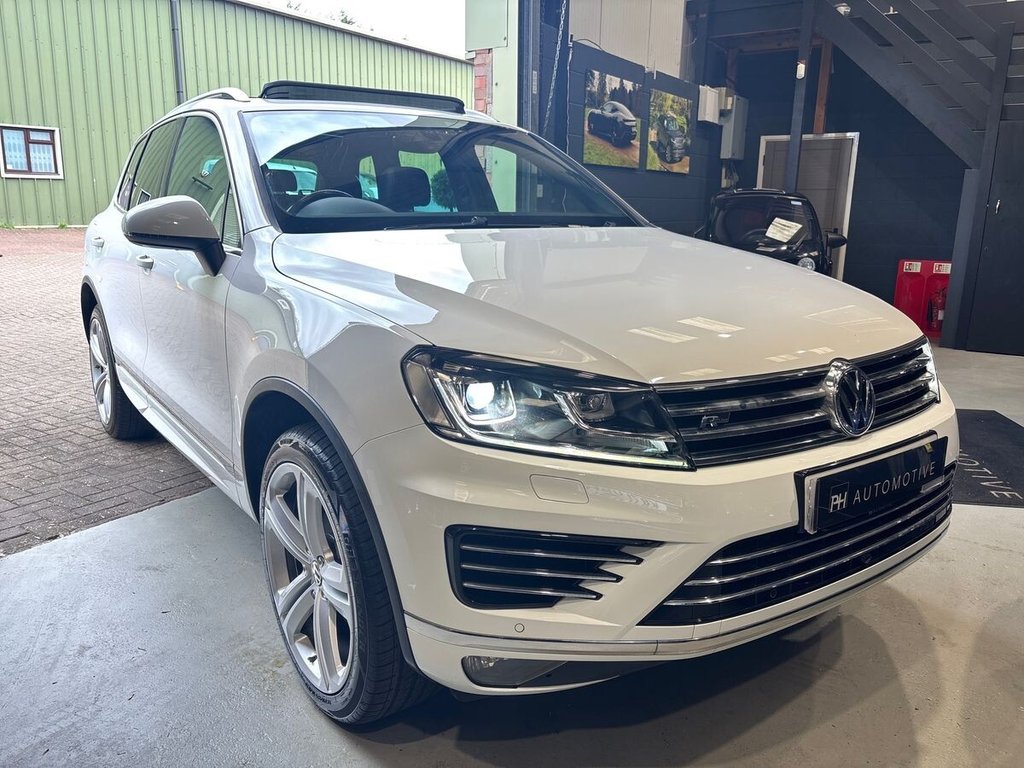 USED 2017 17 VOLKSWAGEN TOUAREG 3.0 TDI V6 BlueMotion Tech R-Line Plus SUV 5dr Diesel Tiptronic 4WD Euro 6 (s/s) (262 ps) PANORAMIC ROOF|HEATED S WHEEL