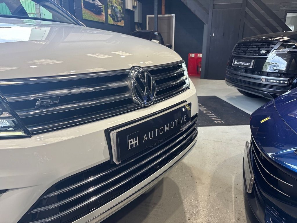 USED 2017 17 VOLKSWAGEN TOUAREG 3.0 TDI V6 BlueMotion Tech R-Line Plus SUV 5dr Diesel Tiptronic 4WD Euro 6 (s/s) (262 ps) PANORAMIC ROOF|HEATED S WHEEL