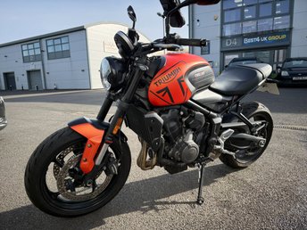 View our TRIUMPH Trident 660