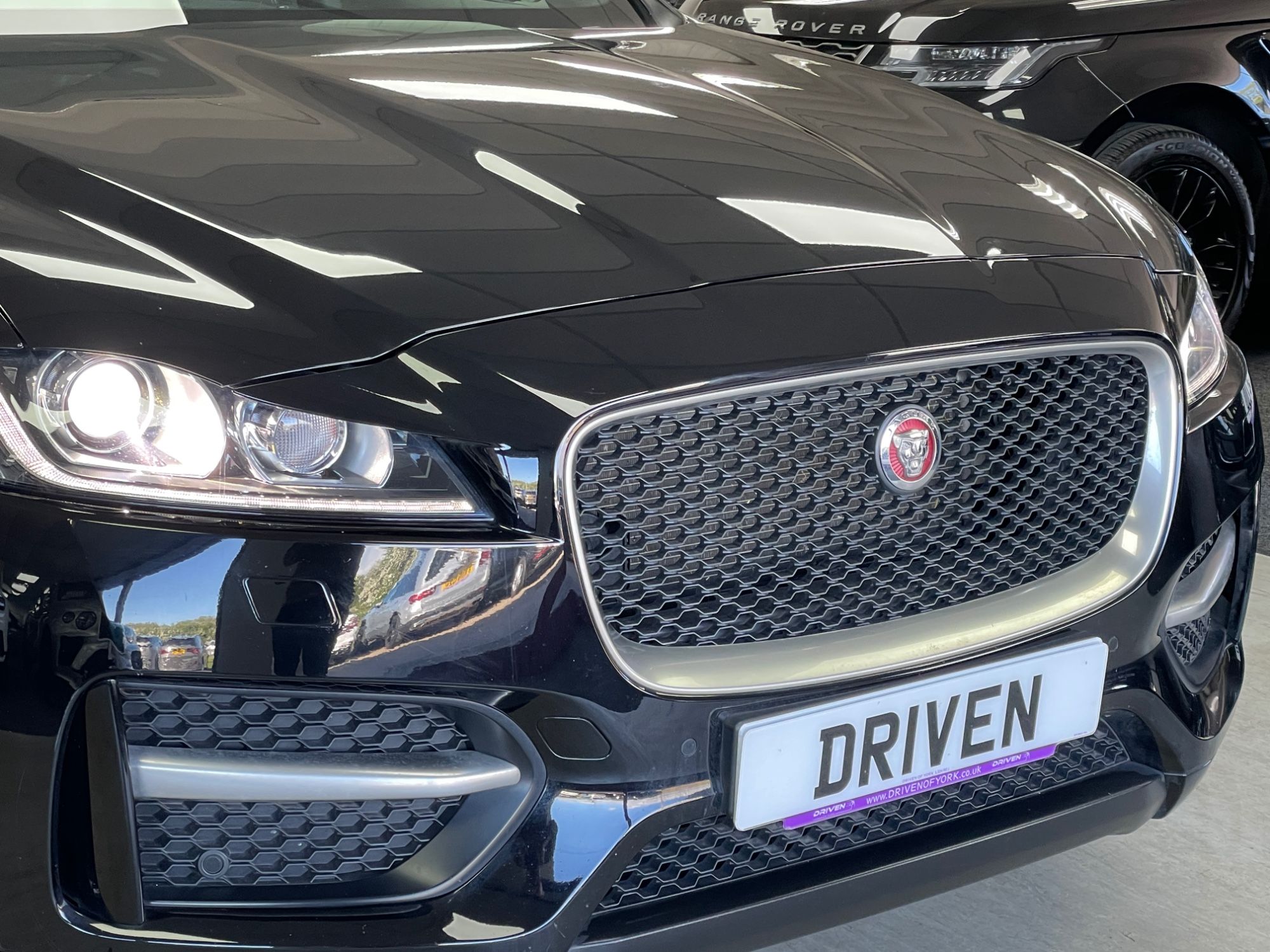 USED 2018 68 JAGUAR F-PACE 2.0 D165 R-Sport SUV 5dr Diesel Manual Euro 6 (s/s) (163 ps) 
