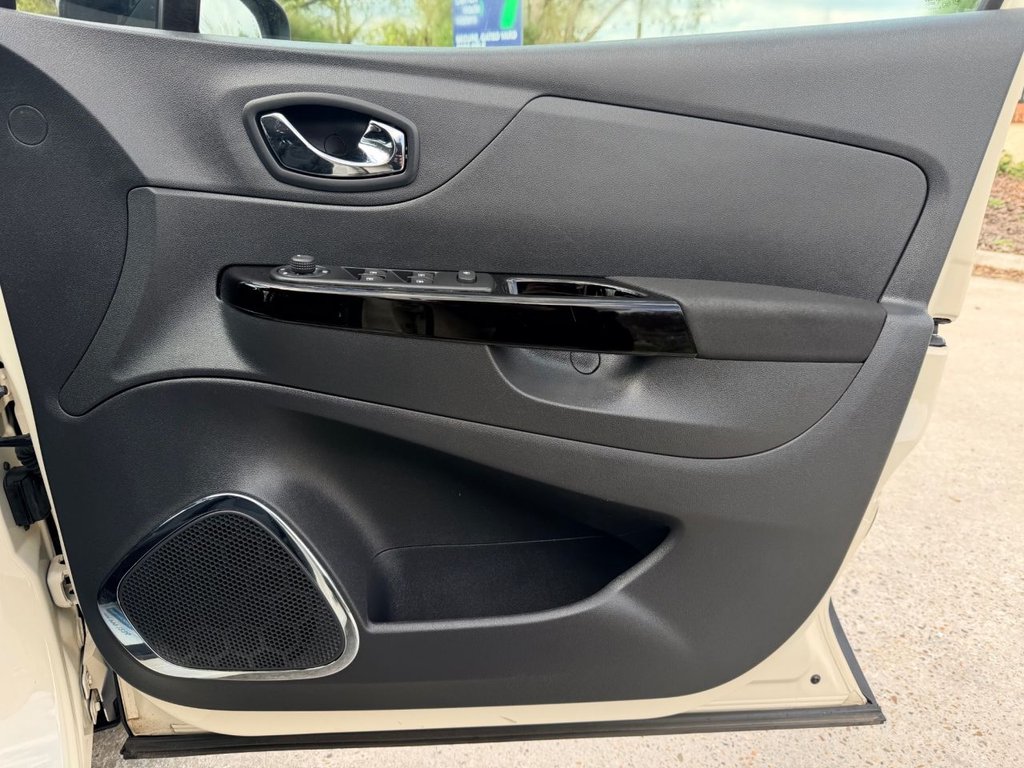 USED 2016 66 RENAULT CAPTUR 0.9 TCe ENERGY Dynamique S Nav SUV 5dr Petrol Manual Euro 6 (s/s) (90 ps) 5 Services|SatNav|&pound;35 Road Tax|Sensors|