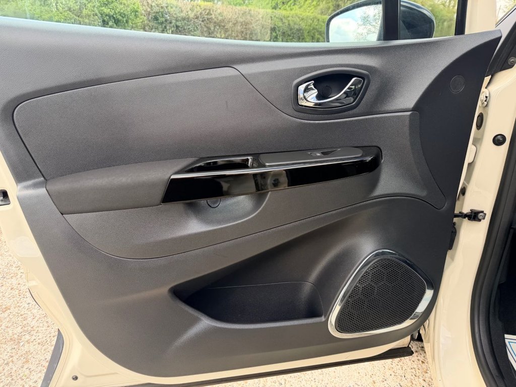 USED 2016 66 RENAULT CAPTUR 0.9 TCe ENERGY Dynamique S Nav SUV 5dr Petrol Manual Euro 6 (s/s) (90 ps) 5 Services|SatNav|&pound;35 Road Tax|Sensors|
