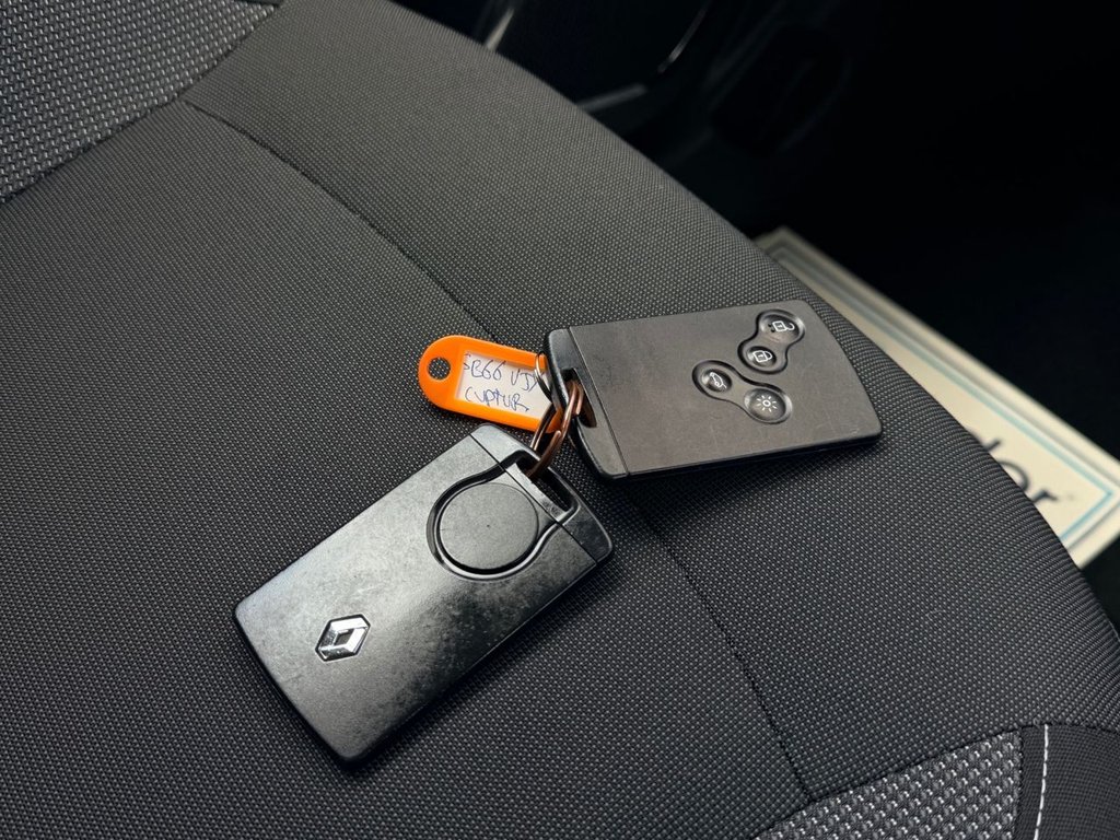 USED 2016 66 RENAULT CAPTUR 0.9 TCe ENERGY Dynamique S Nav SUV 5dr Petrol Manual Euro 6 (s/s) (90 ps) 5 Services|SatNav|&pound;35 Road Tax|Sensors|