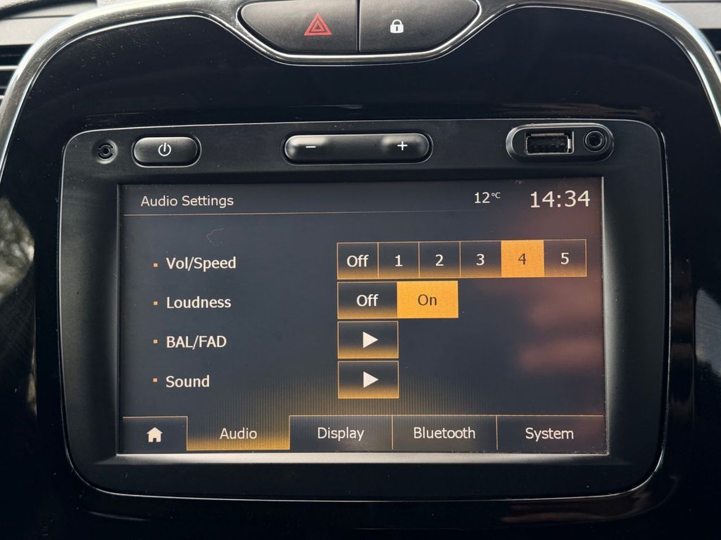 USED 2016 66 RENAULT CAPTUR 0.9 TCe ENERGY Dynamique S Nav SUV 5dr Petrol Manual Euro 6 (s/s) (90 ps) 5 Services|SatNav|&pound;35 Road Tax|Sensors|