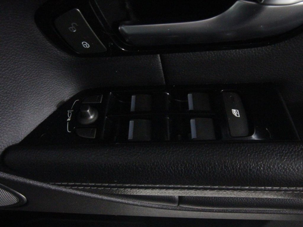 USED 2019 P LAND ROVER RANGE ROVER EVOQUE 2.0 TD4 SE Tech SUV 5dr Diesel Auto 4WD Euro 6 (s/s) (180 ps) PANORAMIC ROOF