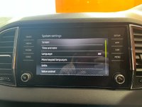USED 2019 68 SKODA KAROQ 2.0 TDI SE SUV 5dr Diesel Manual 4WD Euro 6 (s/s) (150 ps) 17" Alloys. Cruise. DAB.