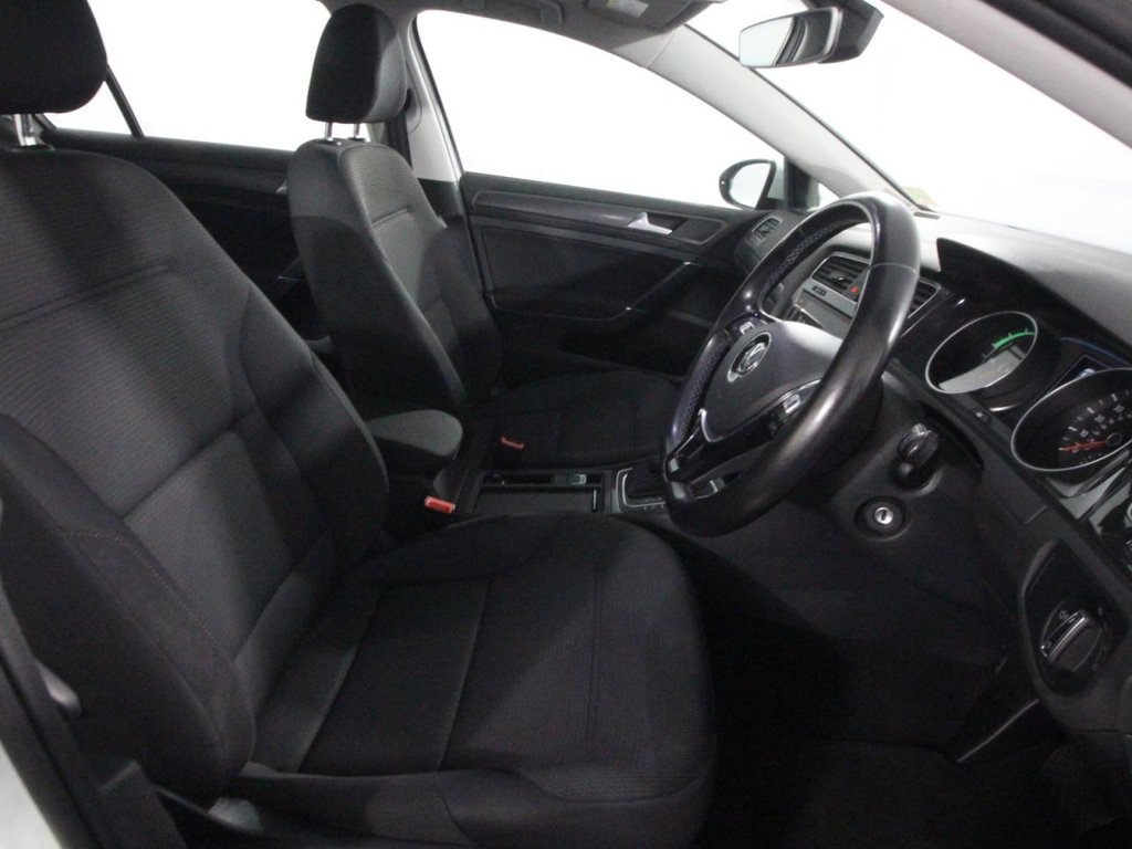 USED 2020 20 VOLKSWAGEN E-GOLF 35.8kWh e-Golf Hatchback 5dr Electric Auto (136 ps) 