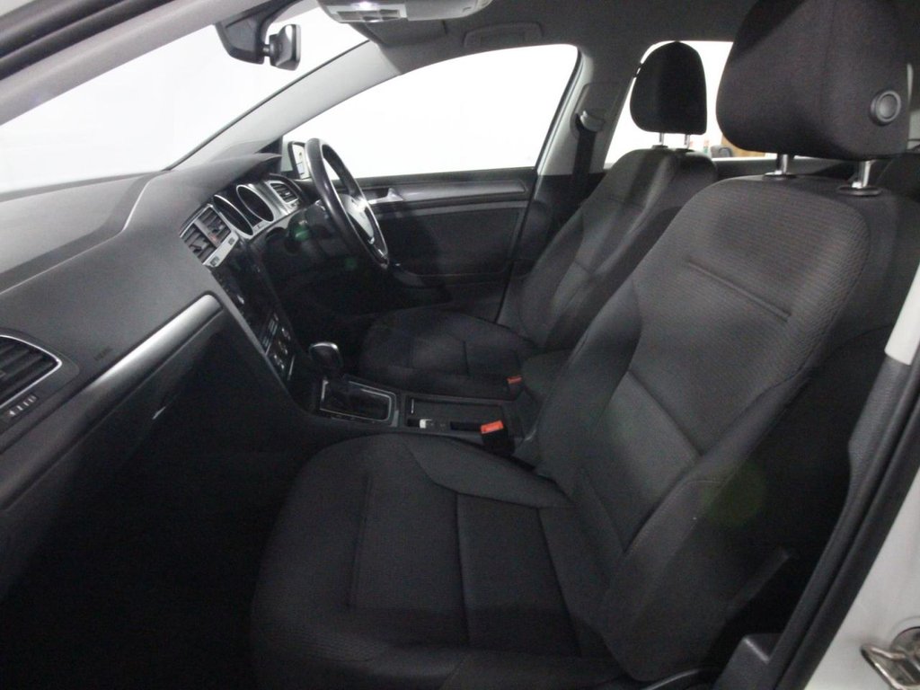 USED 2020 20 VOLKSWAGEN E-GOLF 35.8kWh e-Golf Hatchback 5dr Electric Auto (136 ps) 