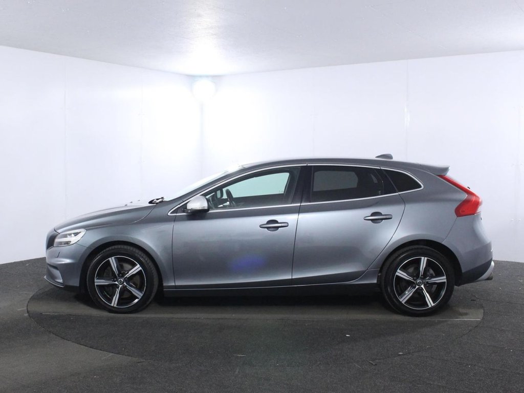 USED 2019 69 VOLVO V40 1.5 T3 R-Design Edition Hatchback 5dr Petrol Auto Euro 6 (s/s) (152 ps) 