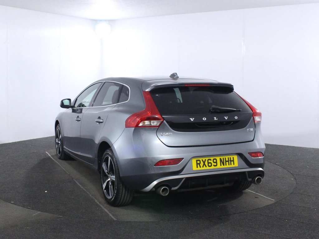 USED 2019 69 VOLVO V40 1.5 T3 R-Design Edition Hatchback 5dr Petrol Auto Euro 6 (s/s) (152 ps) 
