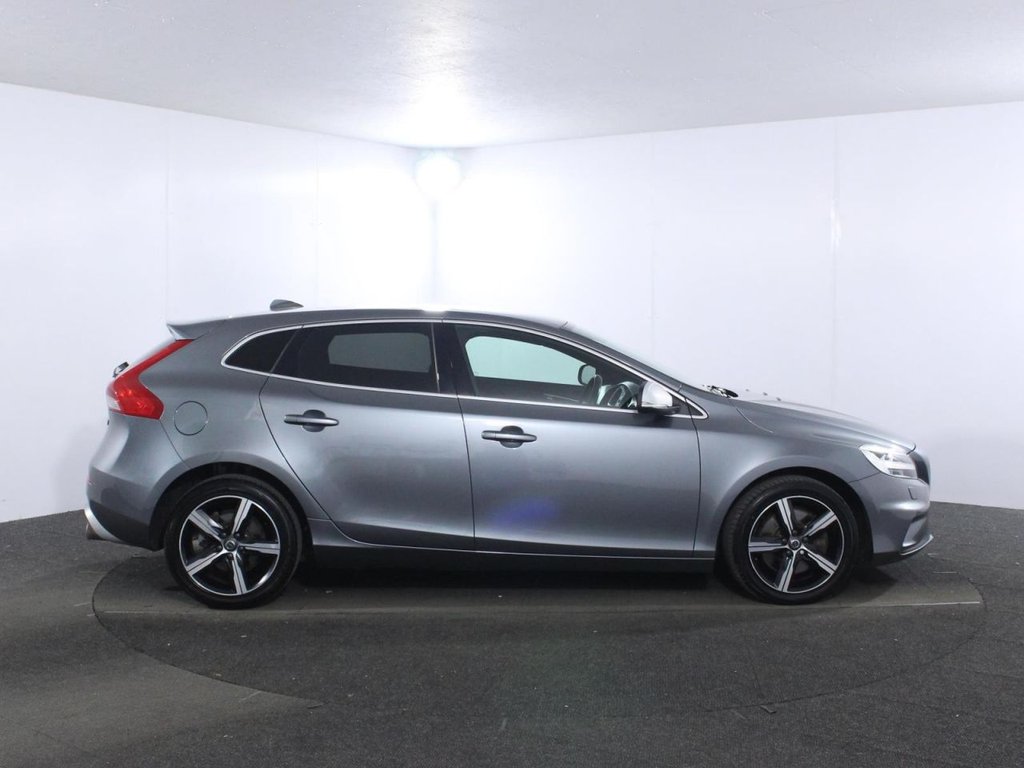 USED 2019 69 VOLVO V40 1.5 T3 R-Design Edition Hatchback 5dr Petrol Auto Euro 6 (s/s) (152 ps) 