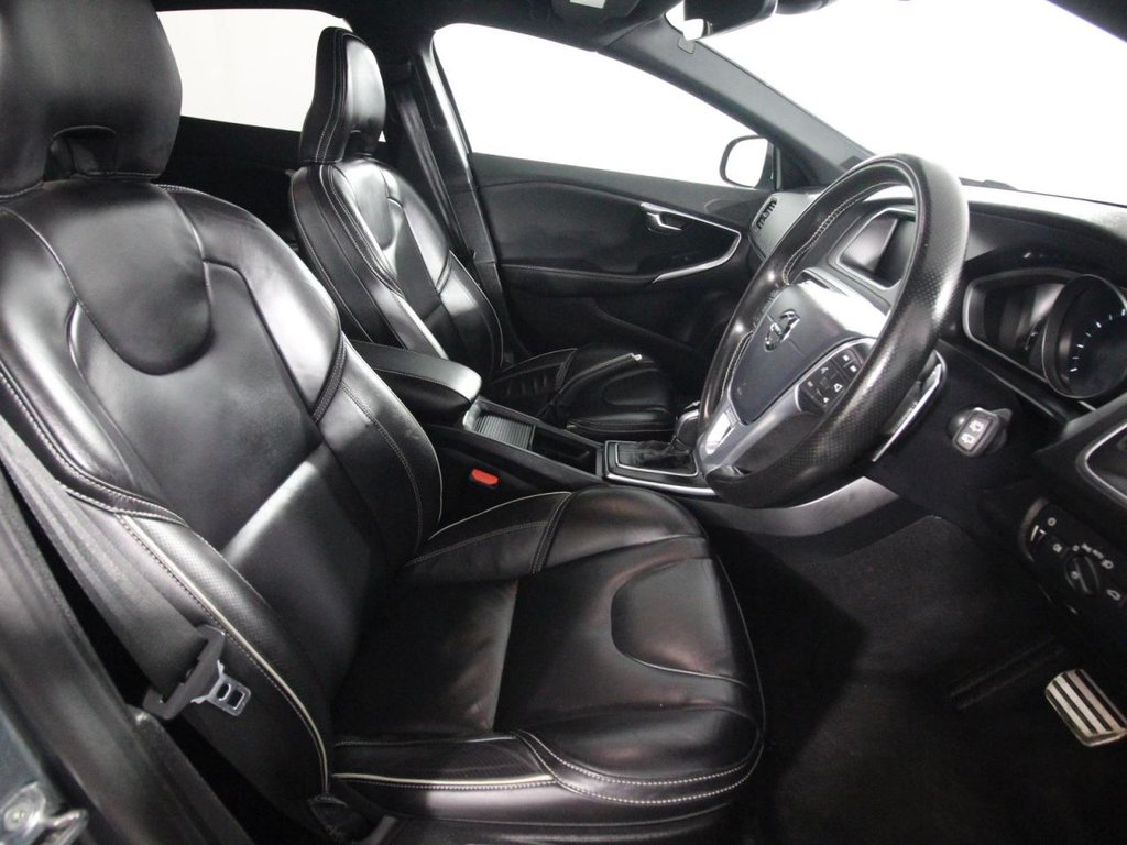 USED 2019 69 VOLVO V40 1.5 T3 R-Design Edition Hatchback 5dr Petrol Auto Euro 6 (s/s) (152 ps) 