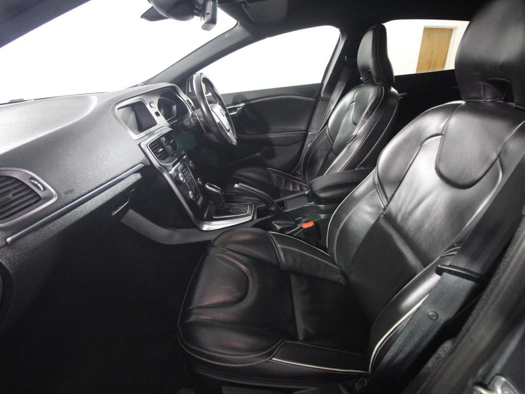 USED 2019 69 VOLVO V40 1.5 T3 R-Design Edition Hatchback 5dr Petrol Auto Euro 6 (s/s) (152 ps) 