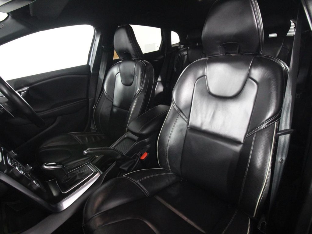 USED 2019 69 VOLVO V40 1.5 T3 R-Design Edition Hatchback 5dr Petrol Auto Euro 6 (s/s) (152 ps) 