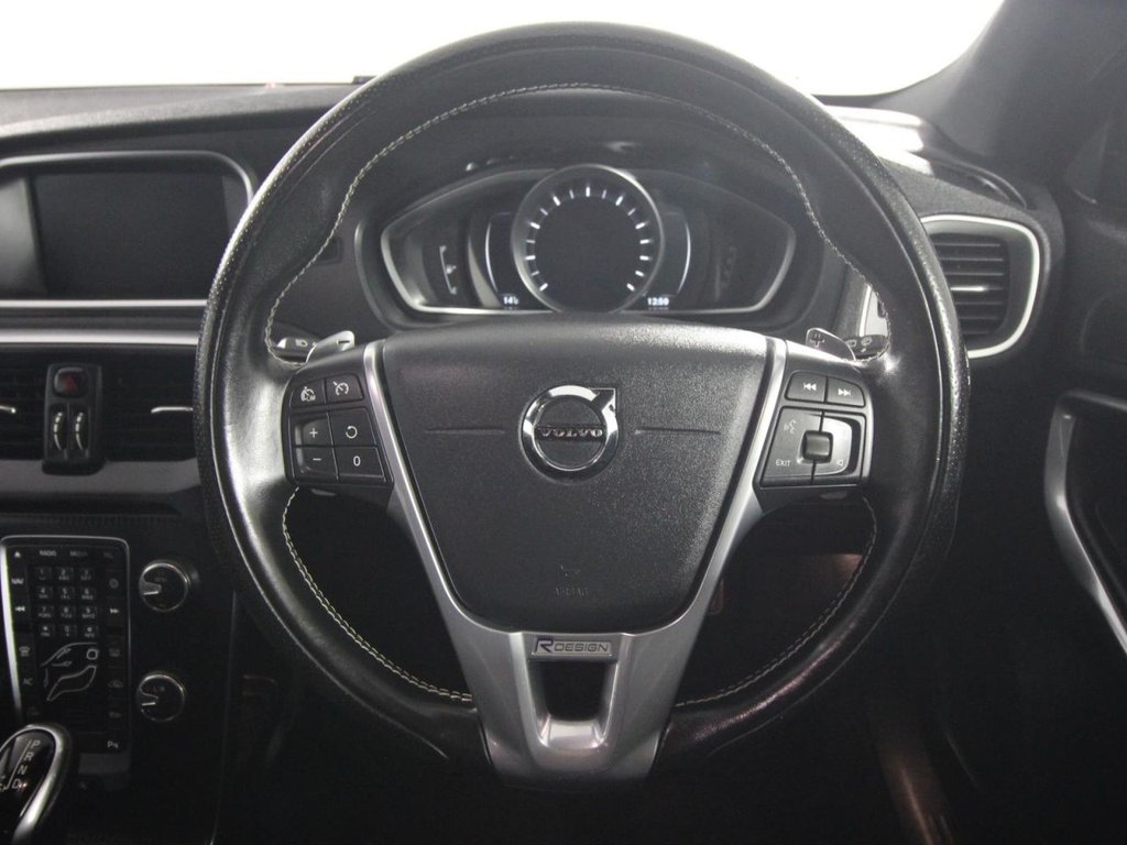 USED 2019 69 VOLVO V40 1.5 T3 R-Design Edition Hatchback 5dr Petrol Auto Euro 6 (s/s) (152 ps) 