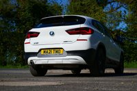 USED 2021 21 BMW X2 1.5 25e 10kWh Sport SUV 5dr Petrol Plug-in Hybrid Auto xDrive Euro 6 (s/s) (220 ps) ALPINE WHITE PAINTWORK + APPLE CARPLAY + PARK SENSORS + NAV