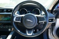 USED 2019 19 JAGUAR F-PACE 2.0 D180 Portfolio SUV 5dr Diesel Auto AWD Euro 6 (s/s) (180 ps) RHODIUM SILVER METALLIC PAINTWORK + SUNROOF + MERIDIAN + APPLE CARPLAY