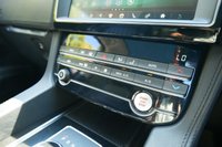 USED 2019 19 JAGUAR F-PACE 2.0 D180 Portfolio SUV 5dr Diesel Auto AWD Euro 6 (s/s) (180 ps) RHODIUM SILVER METALLIC PAINTWORK + SUNROOF + MERIDIAN + APPLE CARPLAY