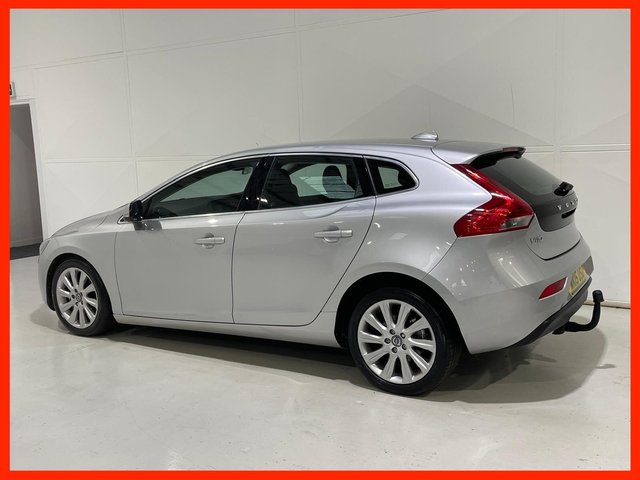 View our VOLVO V40