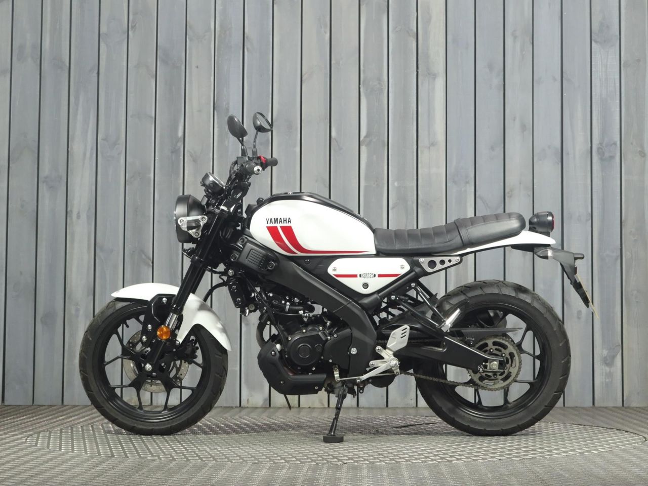 YAMAHA XSR125