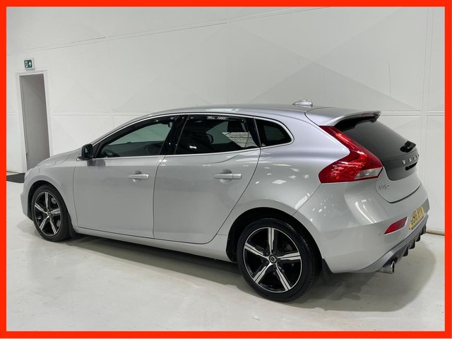 View our VOLVO V40