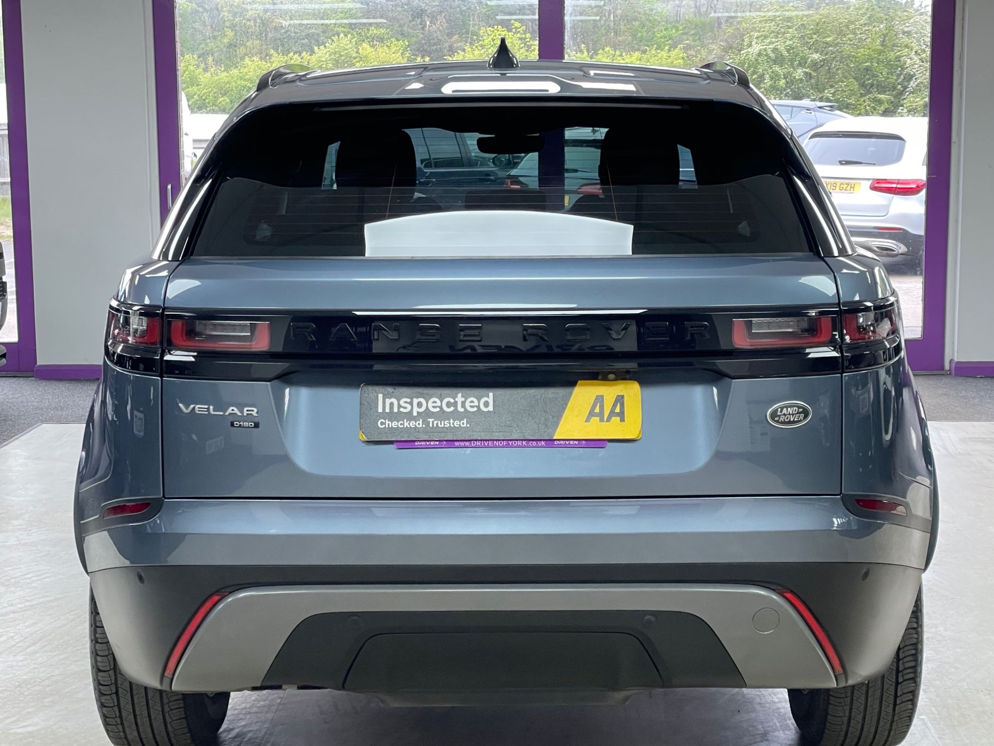 USED 2018 68 LAND ROVER RANGE ROVER VELAR 2.0 D180 SUV 5dr Diesel Auto 4WD Euro 6 (s/s) (180 ps) 