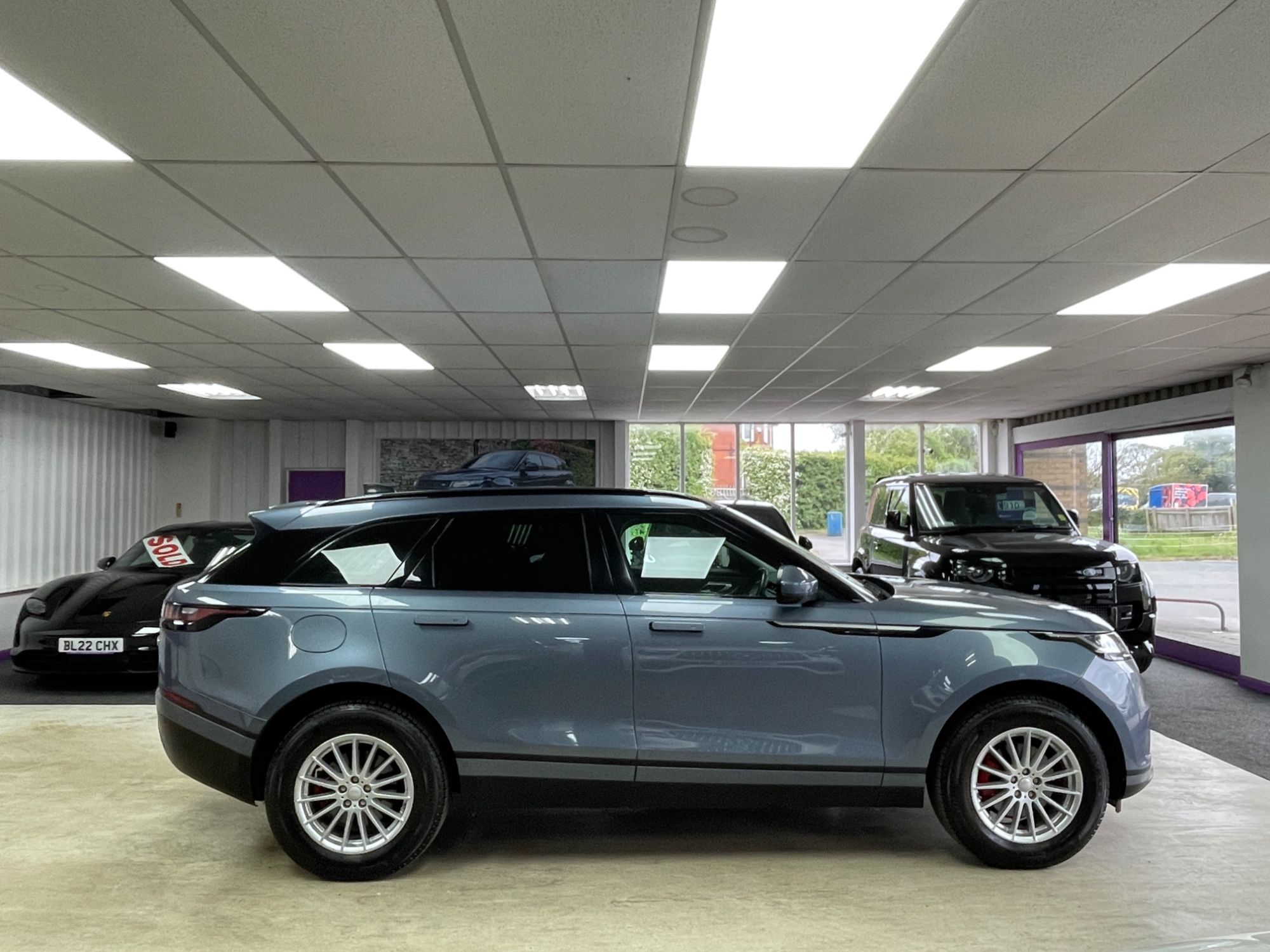 USED 2018 68 LAND ROVER RANGE ROVER VELAR 2.0 D180 SUV 5dr Diesel Auto 4WD Euro 6 (s/s) (180 ps) 