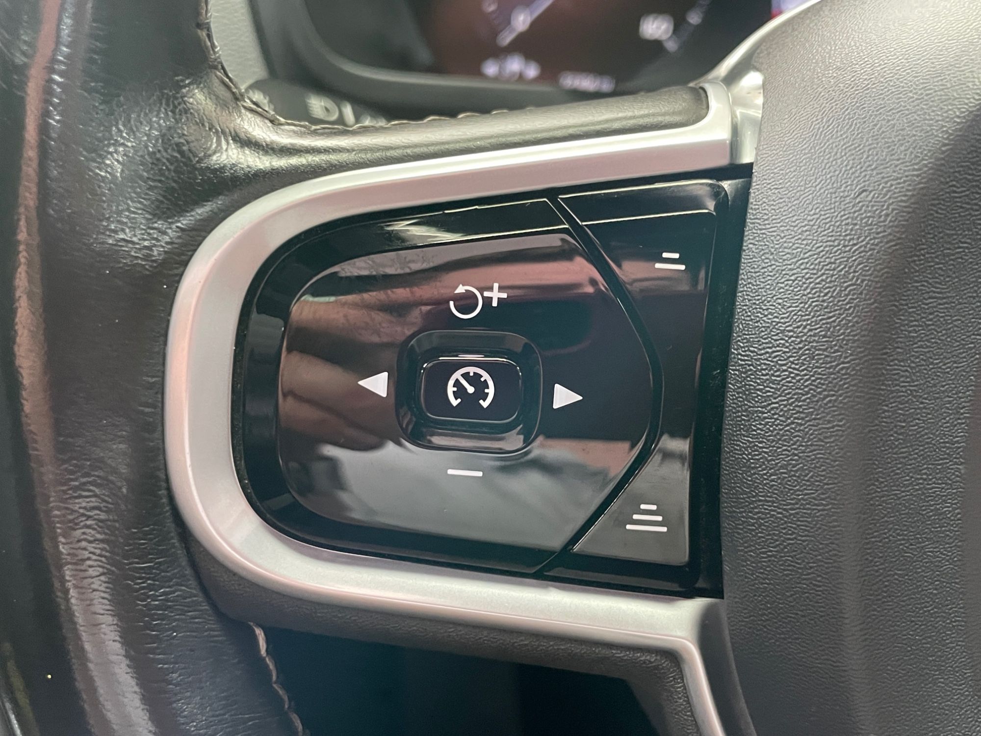 USED 2020 70 VOLVO XC90 2.0 B5 MHEV R-Design Pro SUV 5dr Diesel Hybrid Auto 4WD Euro 6 (s/s) (235 ps) 