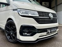 USED 2021 21 VOLKSWAGEN TRANSPORTER 2.0 TDI T32 HIGHLINE Kombi Double Cab 5dr Diesel DSG FWD SWB Euro 6 (s/s) (150BHP )  LED LIGHTS + 20&rdquo; ALLOYS + BODY STYLING