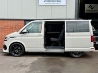 USED 2021 21 VOLKSWAGEN TRANSPORTER 2.0 TDI T32 HIGHLINE Kombi Double Cab 5dr Diesel DSG FWD SWB Euro 6 (s/s) (150BHP )  LED LIGHTS + 20&rdquo; ALLOYS + BODY STYLING