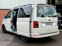 USED 2021 21 VOLKSWAGEN TRANSPORTER 2.0 TDI T32 HIGHLINE Kombi Double Cab 5dr Diesel DSG FWD SWB Euro 6 (s/s) (150BHP )  LED LIGHTS + 20&rdquo; ALLOYS + BODY STYLING