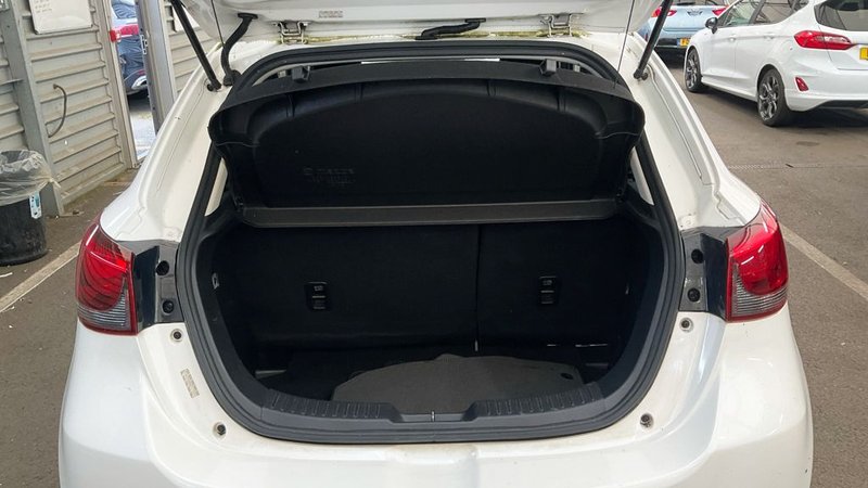 2019 Mazda Mazda2 in white — photo 11 of 11