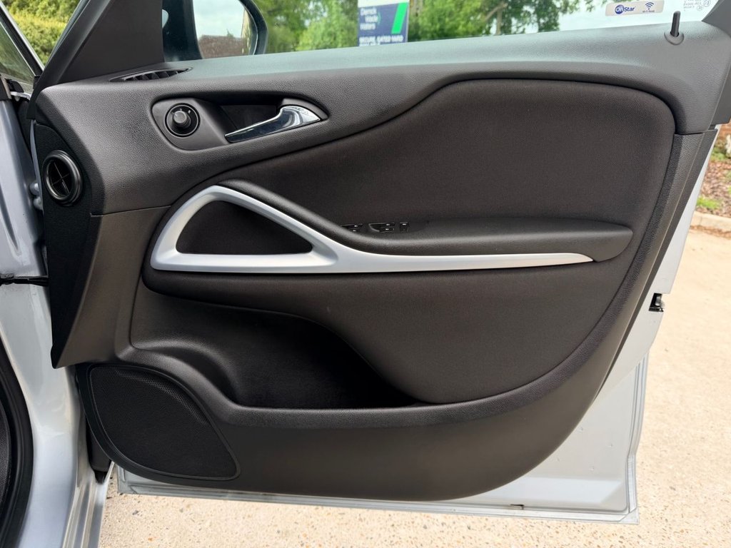 USED 2017 17 VAUXHALL ZAFIRA TOURER 1.4i Turbo Design MPV 5dr Petrol Manual Euro 6 (140 ps) 8 Services|7 Seats|R.F Sensors|Apple CarPlay/Android Auto|