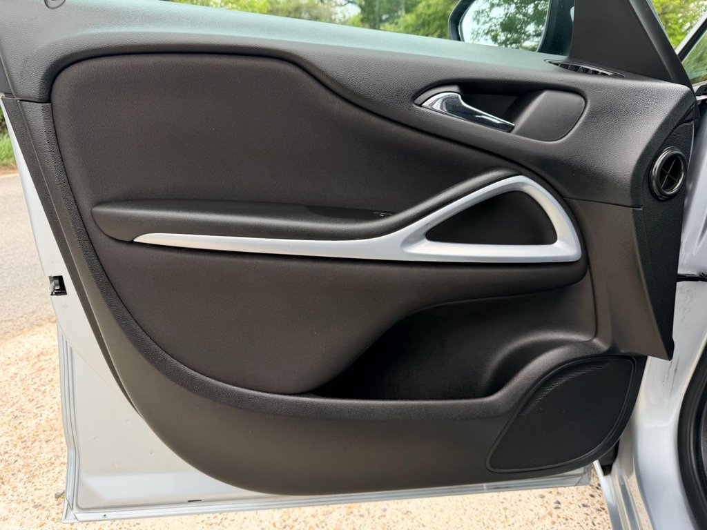 USED 2017 17 VAUXHALL ZAFIRA TOURER 1.4i Turbo Design MPV 5dr Petrol Manual Euro 6 (140 ps) 8 Services|7 Seats|R.F Sensors|Apple CarPlay/Android Auto|