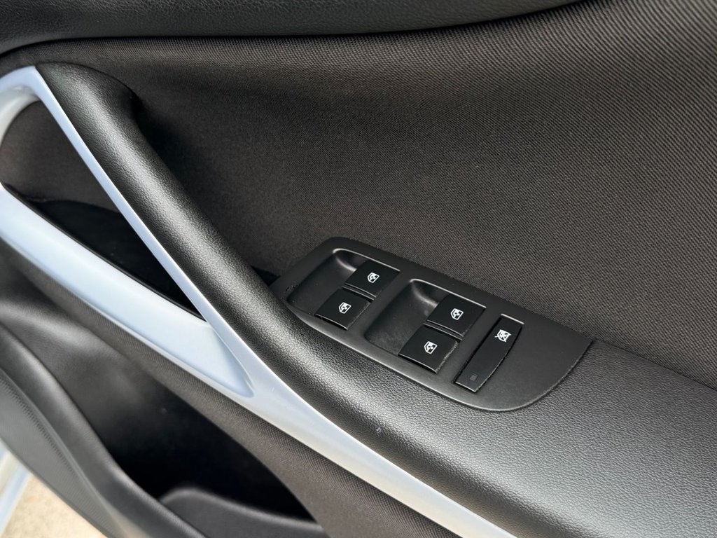 USED 2017 17 VAUXHALL ZAFIRA TOURER 1.4i Turbo Design MPV 5dr Petrol Manual Euro 6 (140 ps) 8 Services|7 Seats|R.F Sensors|Apple CarPlay/Android Auto|