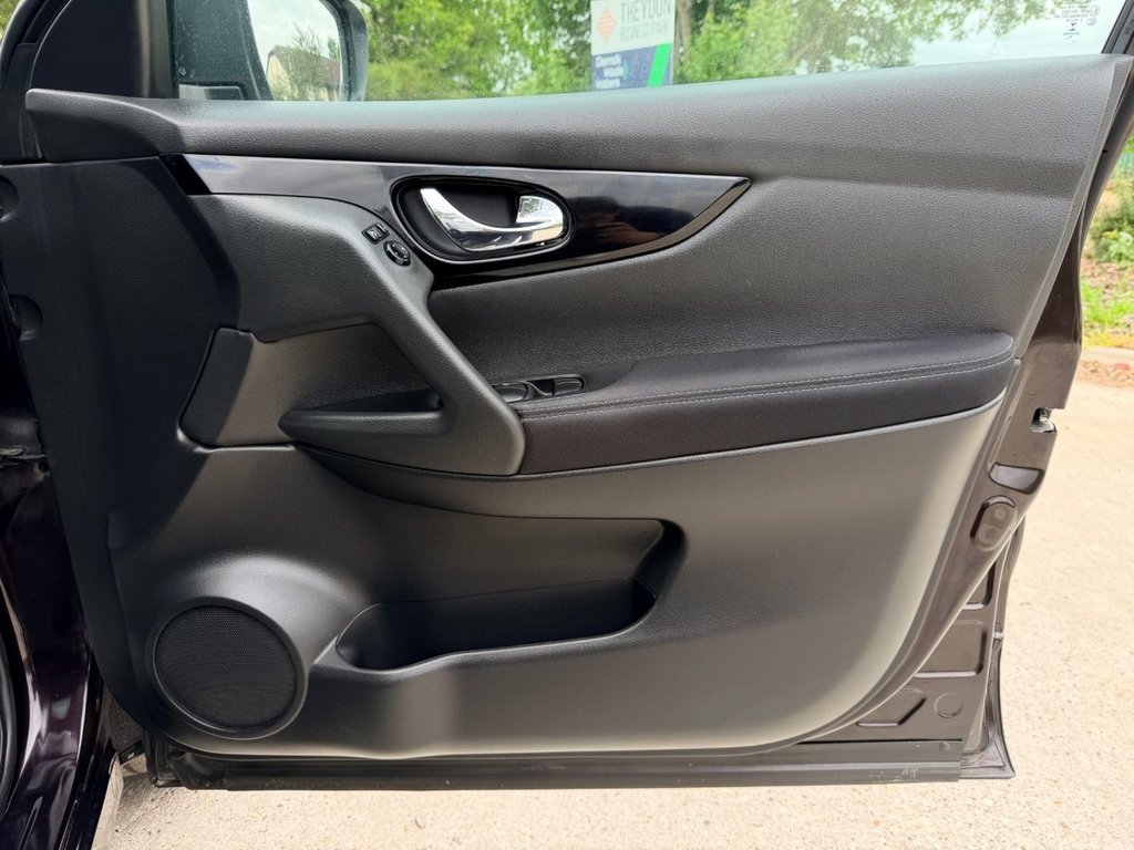 USED 2017 66 NISSAN QASHQAI 1.2 DIG-T N-Connecta SUV 5dr Petrol XTRON 2WD Euro 6 (s/s) (115 ps) 8 Services|Roof|SatNav|Sensors|360 View Reversing Camera|