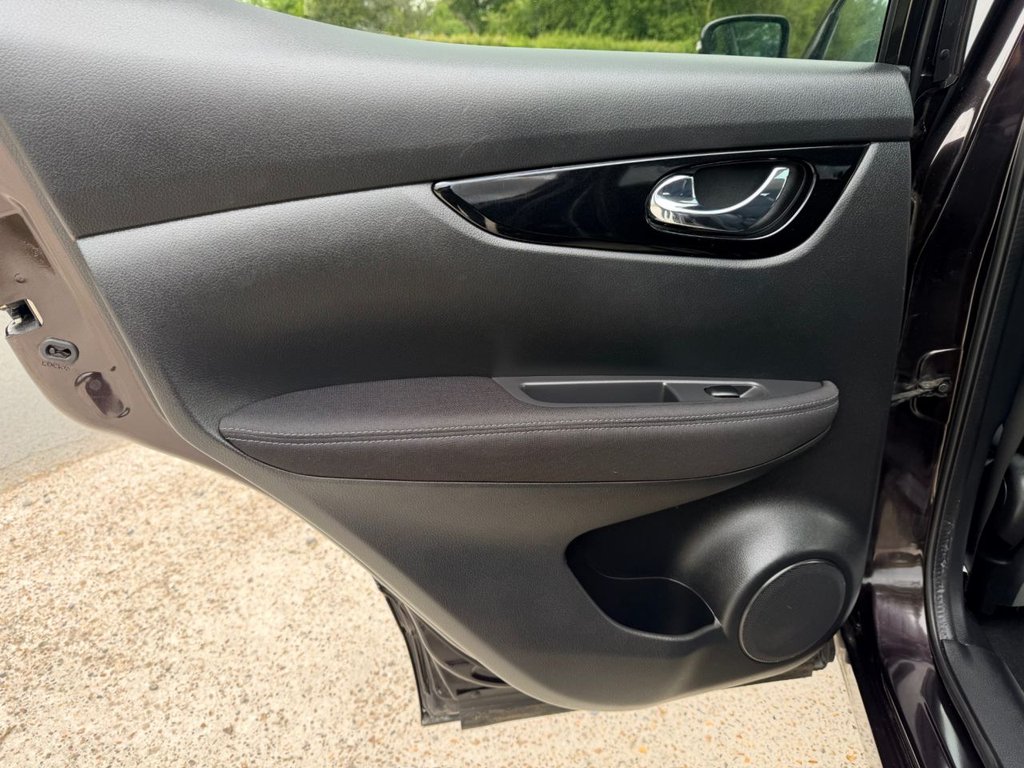 USED 2017 66 NISSAN QASHQAI 1.2 DIG-T N-Connecta SUV 5dr Petrol XTRON 2WD Euro 6 (s/s) (115 ps) 8 Services|Roof|SatNav|Sensors|360 View Reversing Camera|