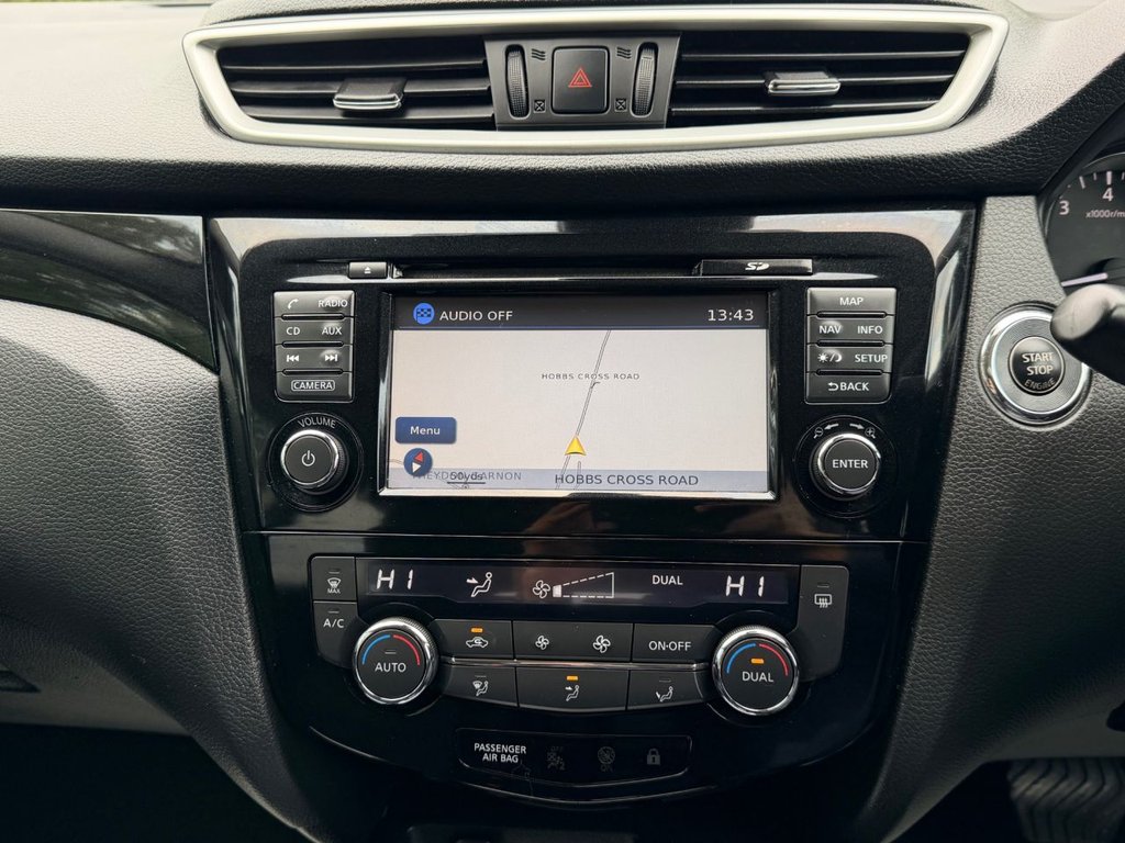 USED 2017 66 NISSAN QASHQAI 1.2 DIG-T N-Connecta SUV 5dr Petrol XTRON 2WD Euro 6 (s/s) (115 ps) 8 Services|Roof|SatNav|Sensors|360 View Reversing Camera|
