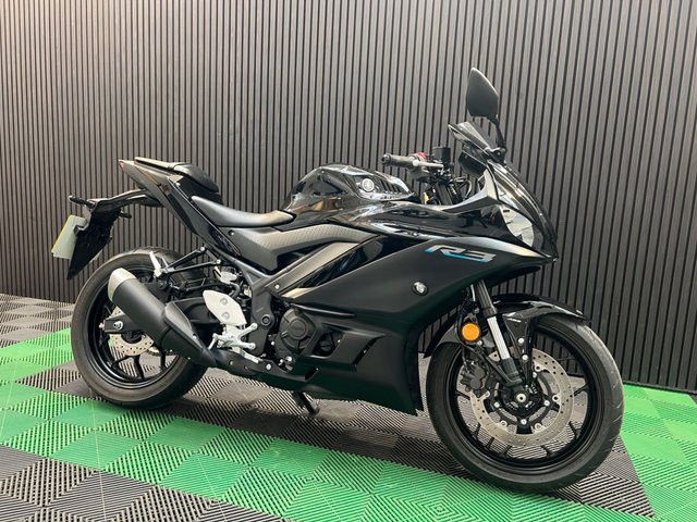 View our YAMAHA R3