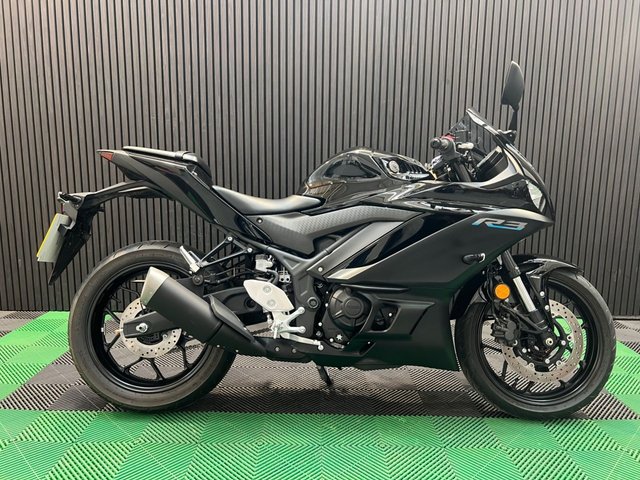 View our YAMAHA R3