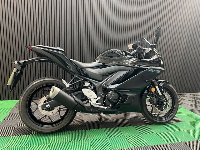 View our YAMAHA R3