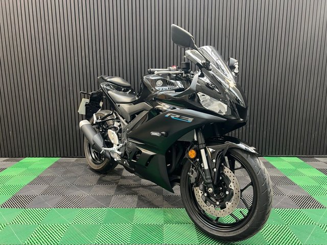 View our YAMAHA R3