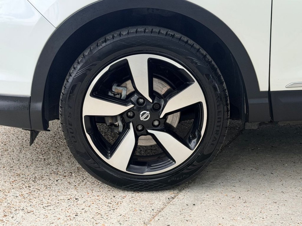 USED 2017 17 NISSAN QASHQAI 1.2 DIG-T N-Vision SUV 5dr Petrol Manual 2WD Euro 6 (s/s) (115 ps) 