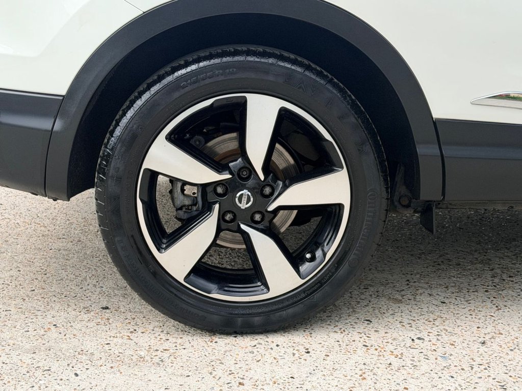 USED 2017 17 NISSAN QASHQAI 1.2 DIG-T N-Vision SUV 5dr Petrol Manual 2WD Euro 6 (s/s) (115 ps) 