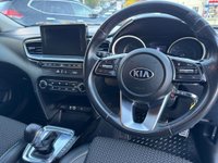 USED 2019 19 KIA CEED 1.4 T-GDi Blue Edition Hatchback 5dr Petrol DCT Euro 6 (s/s) (138 bhp) AUTO -- FULL SERVICE HISTORY -- SAT NAV -- CAR PLAY -- CAMERA